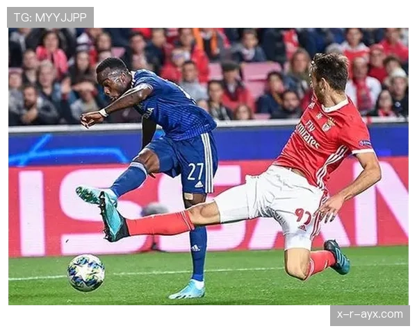 特奥边路强势突破主导进攻，助球队关键战取胜表现抢眼