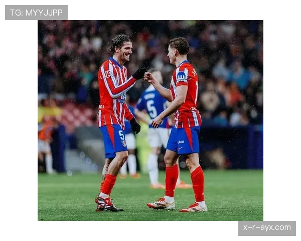 阿尔瓦雷斯 vs 苏亚雷斯:南美锋霸传承与风格差异 阿尔瓦雷斯 vs 苏亚雷斯:南美锋霸传承与风格差异